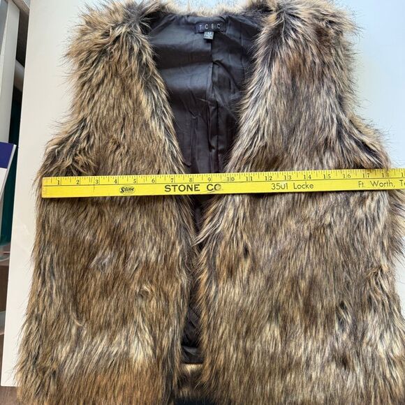 TCEC Faux Fur Fully Lined Vest, Size Medium - Picture 5 of 9